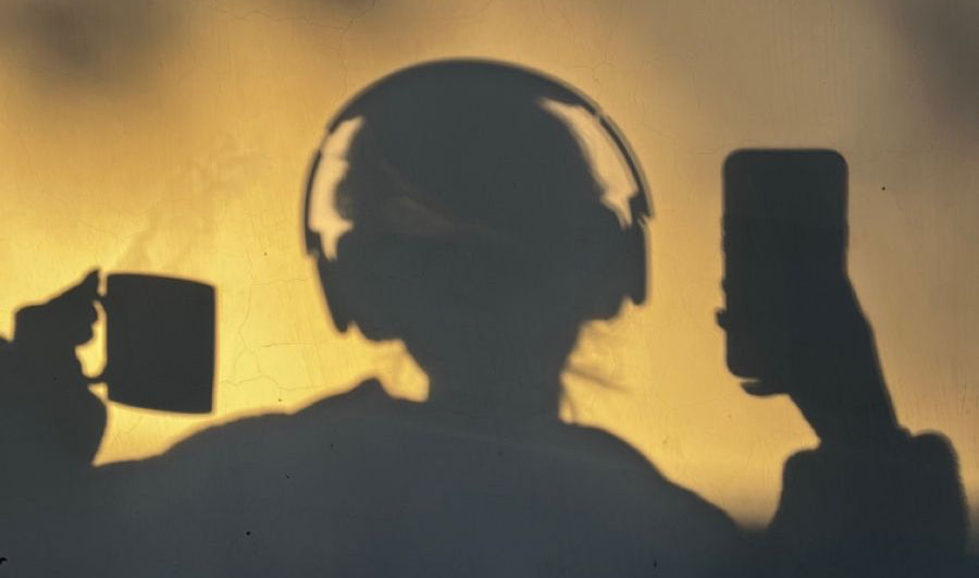 "Il y a quoi dans ta playlist Hasina ?"