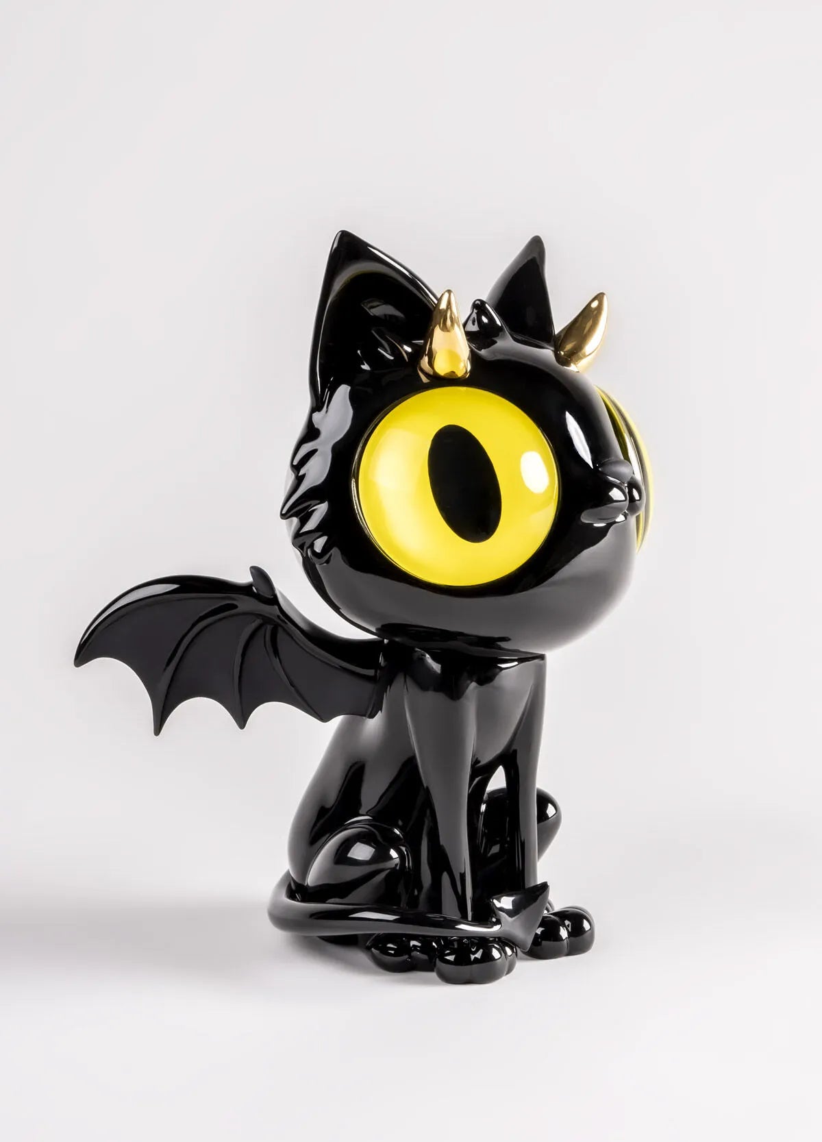 Little Devil Cat - Sculpture de Javier Calleja