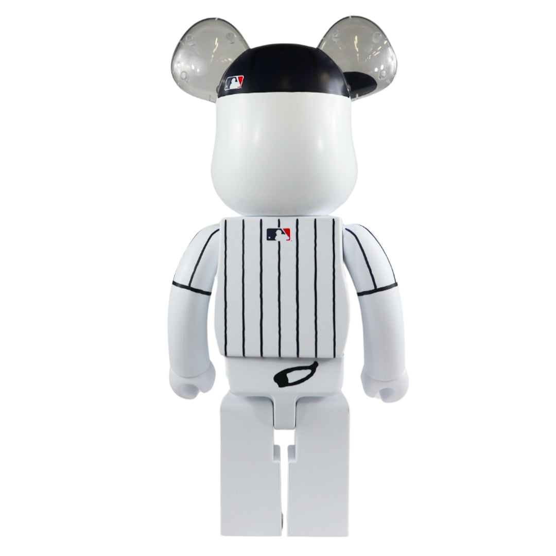 1000% MLB x Peanuts Bearbrick Snoopy (New York Yankees)