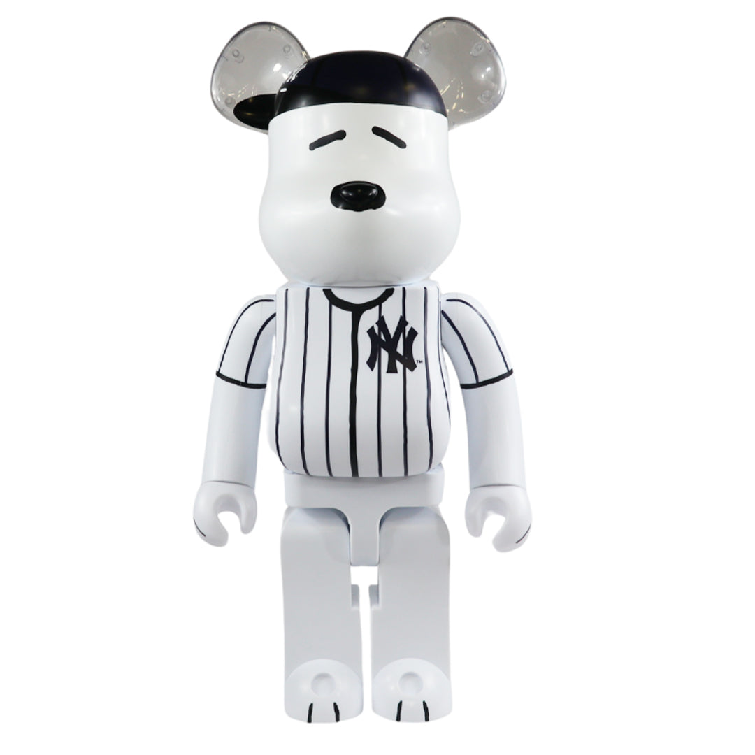 1000% MLB x Peanuts Bearbrick Snoopy (New York Yankees)