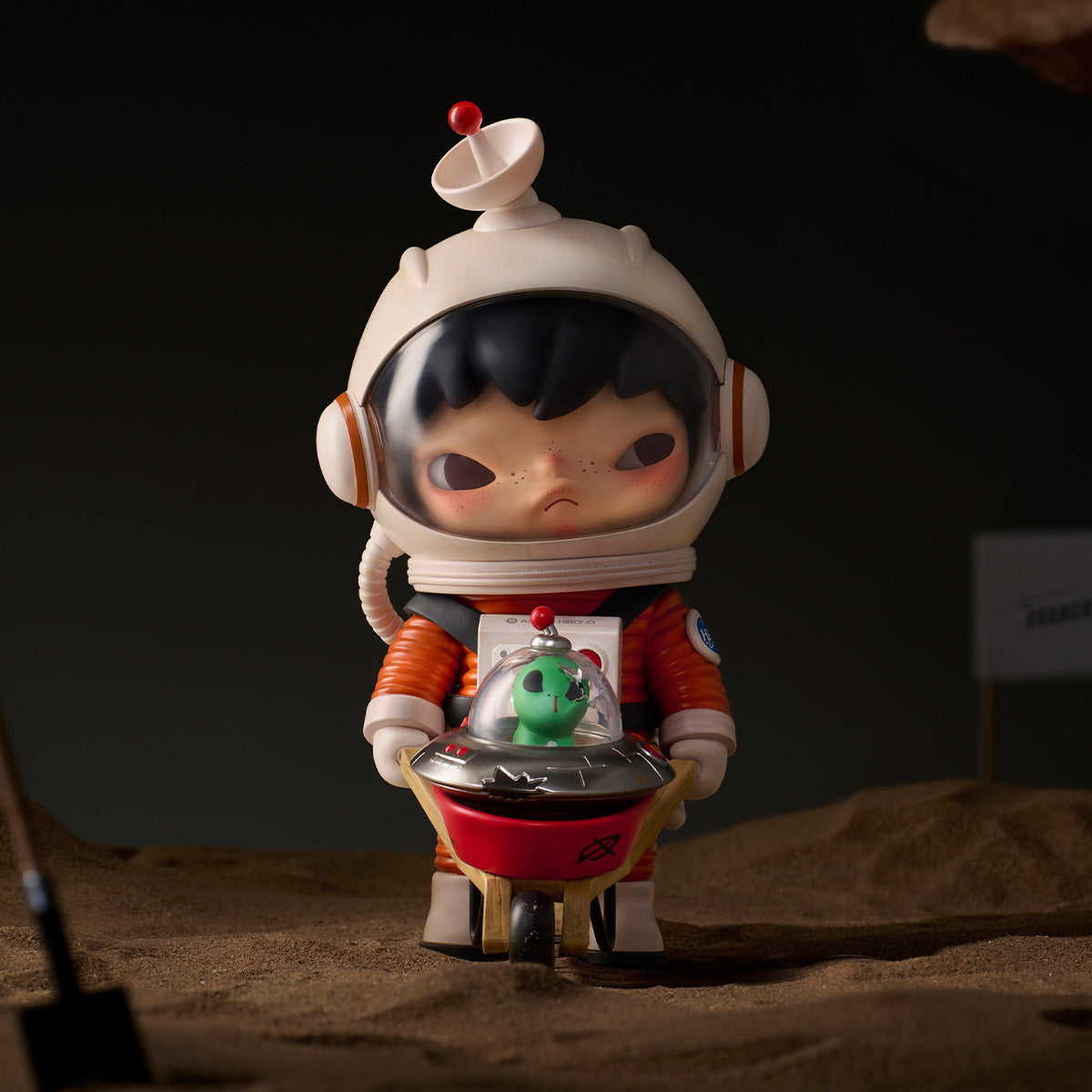 Hirono Search for Aliens Figurine