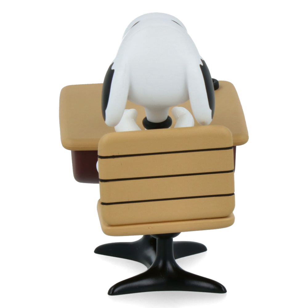 Figurine UDF Peanuts Series 18 - Snoopy with Desk