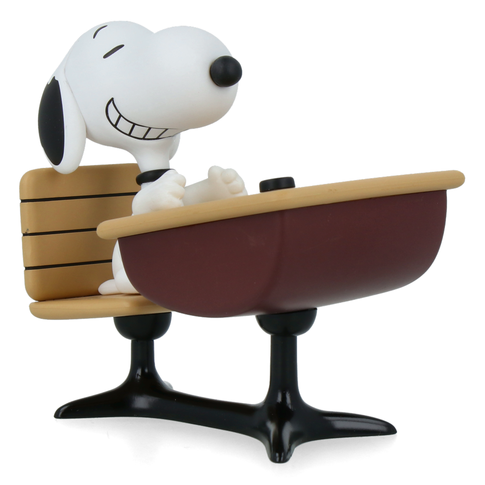 Figurine UDF Peanuts Series 18 - Snoopy with Desk