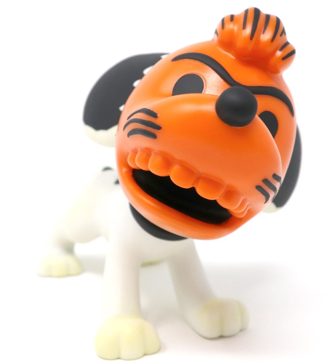 Figurine VCD 50's Peanuts - Snoopy avec un masque orange