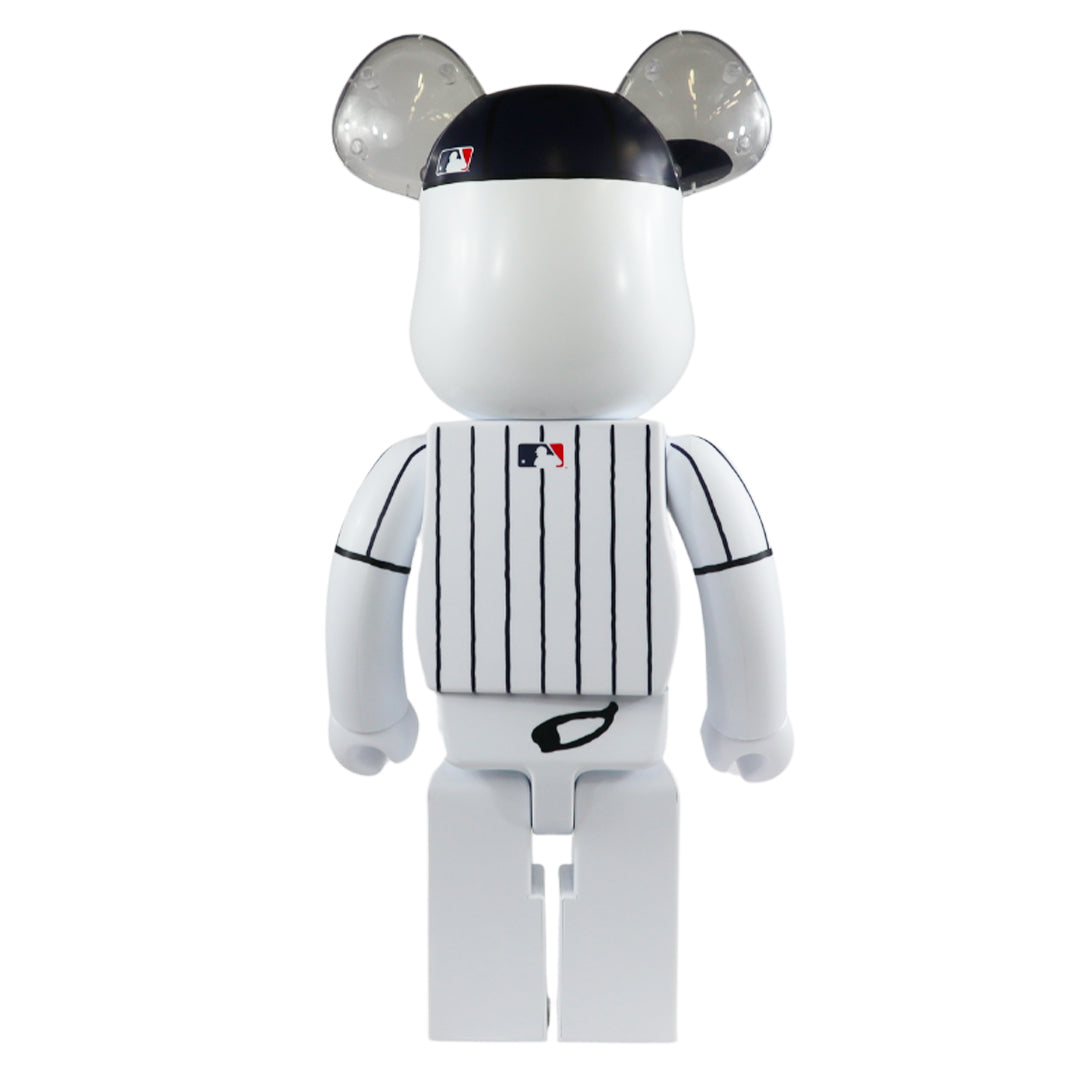 1000% MLB x Peanuts Bearbrick Snoopy (New York Yankees)