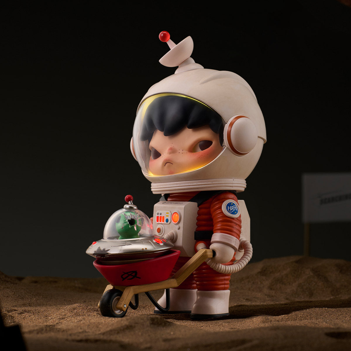 Hirono Search for Aliens Figurine
