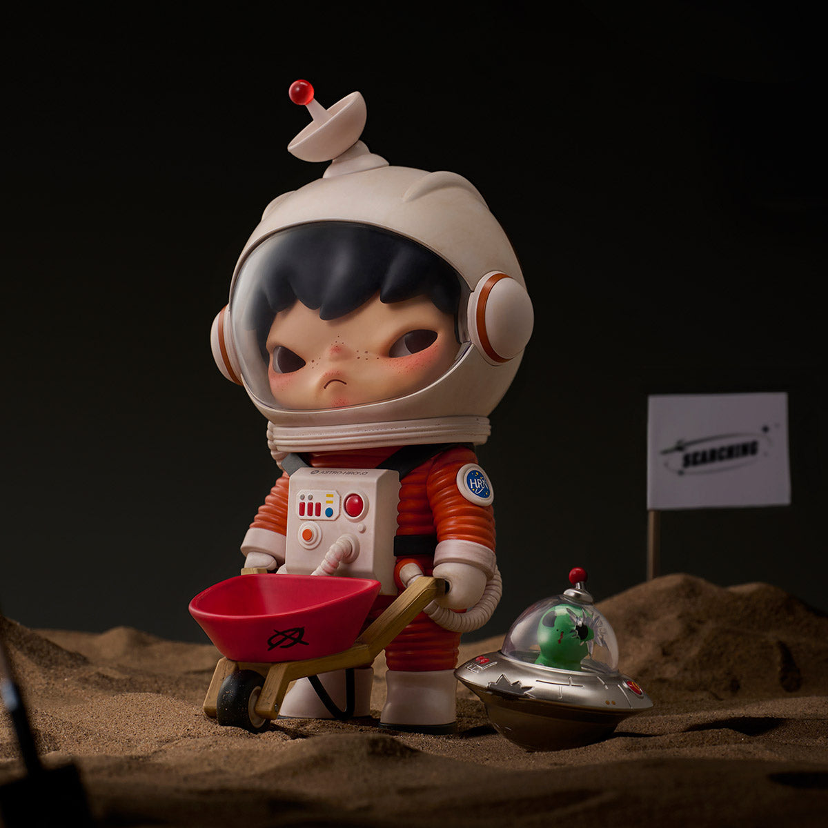 Hirono Search for Aliens Figurine