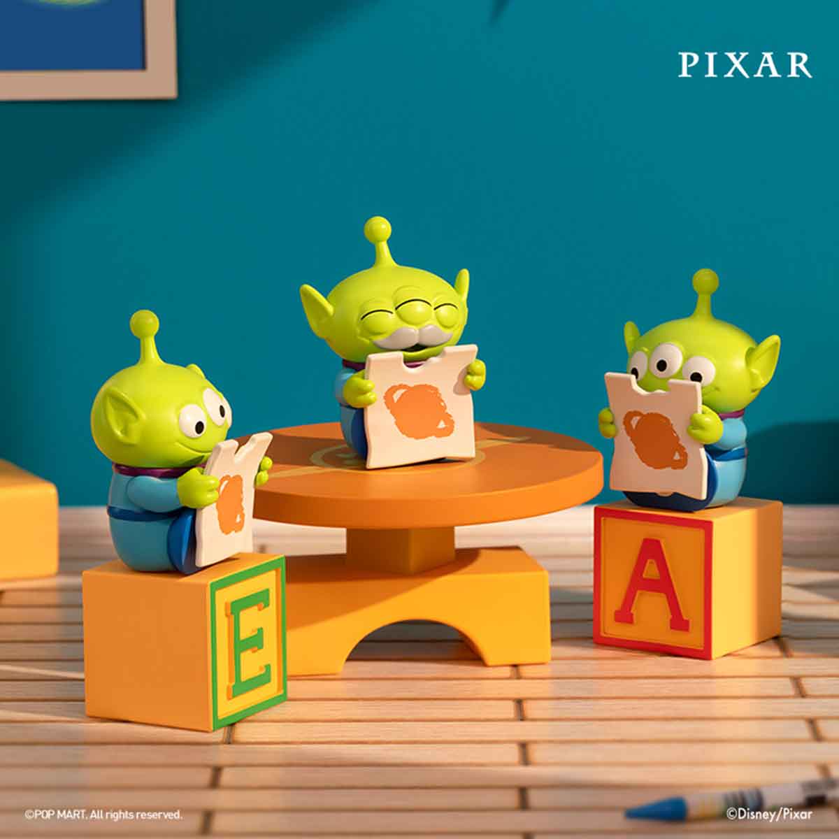 Sets de escena de la serie Pixar Alien Party Games - Display (8 PC)