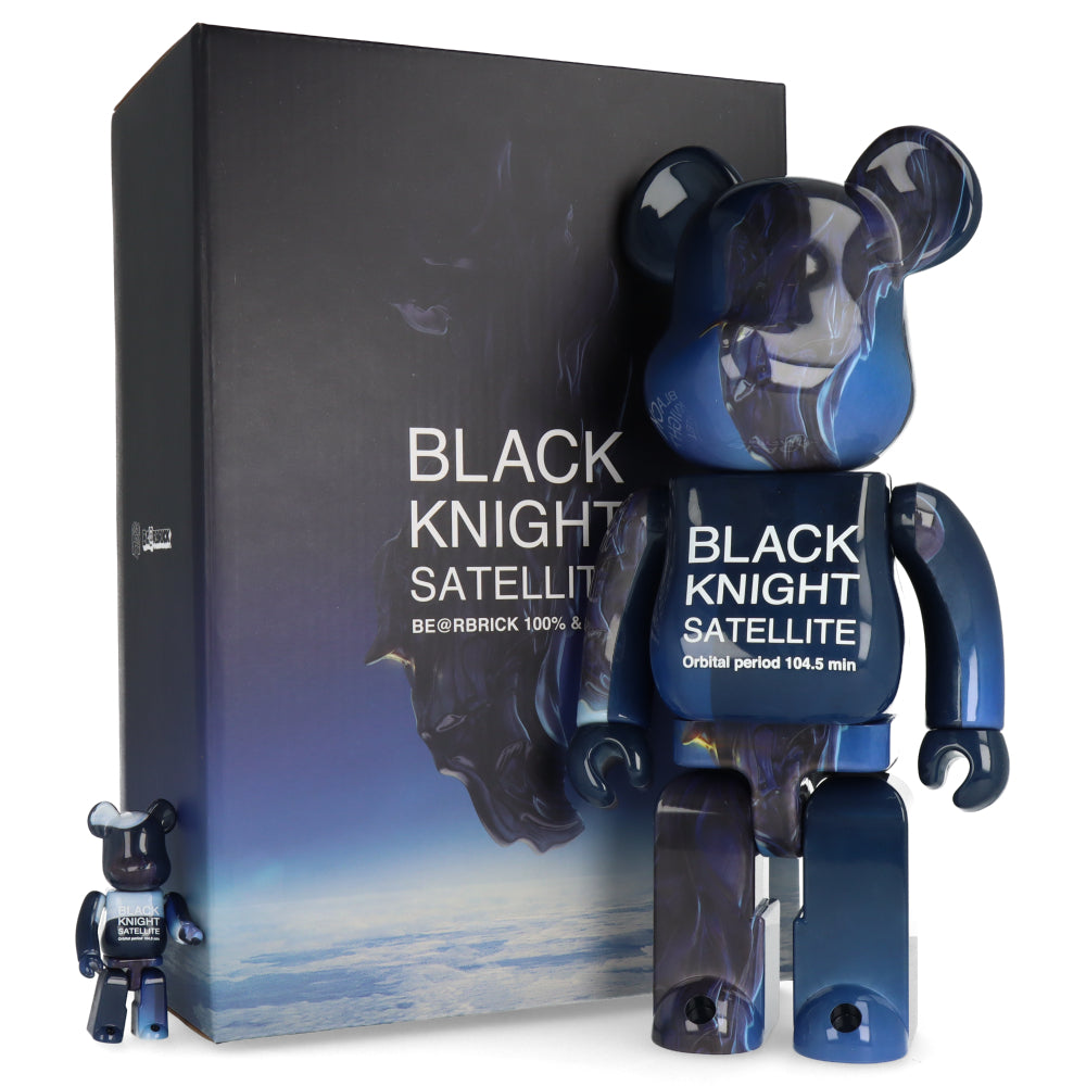 400 % + 100 % Bearbrick Black Knight Satellite